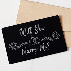 Voorstelkaart met de tekst 'Wil je met me trouwen', gepersonaliseerde kaart voor aanzoek. Gegraveerde kaart Valentijn