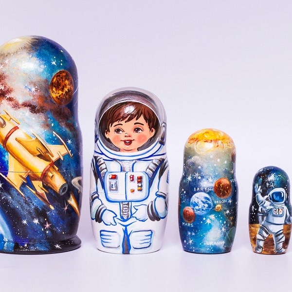 Poupées gigognes spatiales en bois, Poupée ukrainienne peinte à la main, Matriochka d'astronautes, Poupée d'art spatial, Vaisseau spatial, Cadeau de Noël unisexe fusée