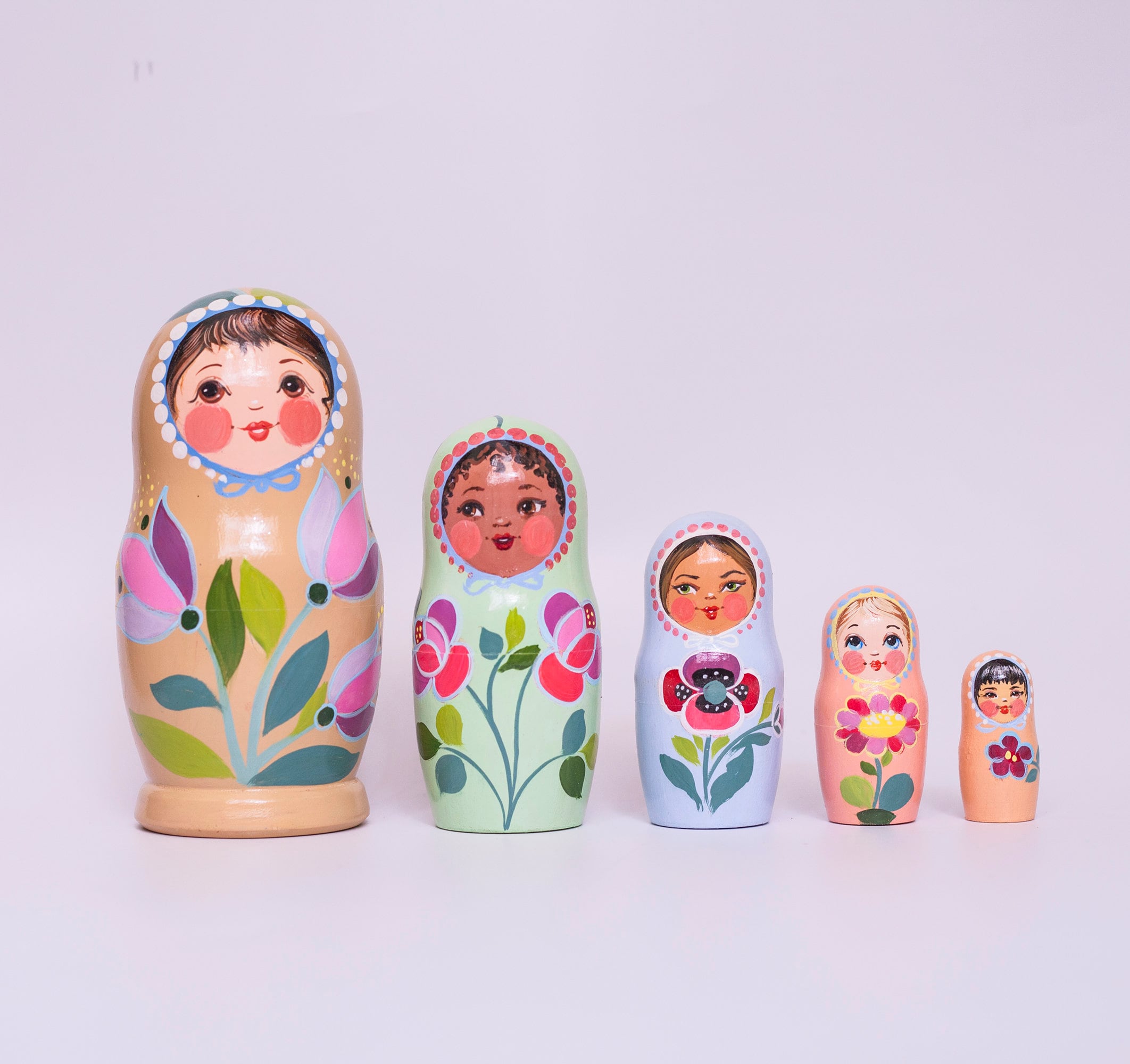 Cadeau d'anniversaire pour fille - Poupées gigognes personnalisées - Matriochka ukrainienne en bois 20 cm - Poupées gigognes florales 5 pcs