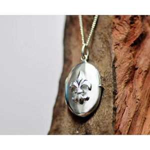 Fleur De Lis Locket Necklace, 18x27mm Oval 100% 925 Sterling Silver Locket Pendant, New Orleans Photo Locket, Gifts for Couples Him Her