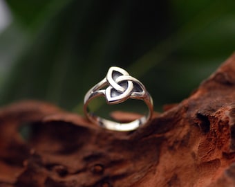 Sterling Silver Trinity Knot Ring - Unisex Celtic Jewelry