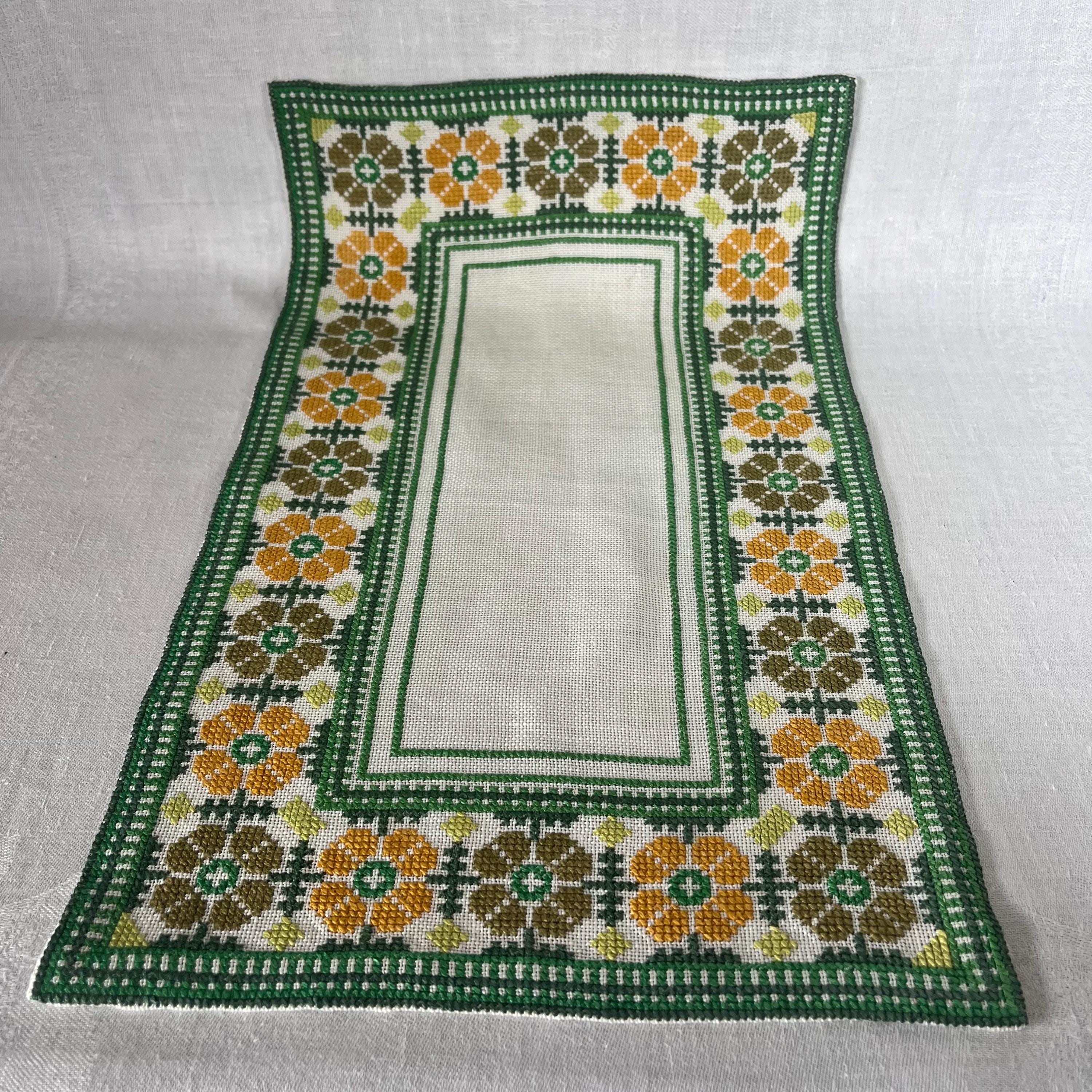 From Sweden＊Vintage linen Cloth・* S16 Antique Handwoven Linen Tablecloth W/ Embroidery & Crochet