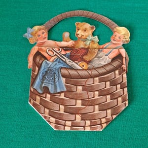 Libro di aghi di carta Wittekind. Astuccio pieghevole per aghi. Accessori per spilli e aghi. Libretto di aghi. Anni '50. Cestino da cucito con bambole e altro.