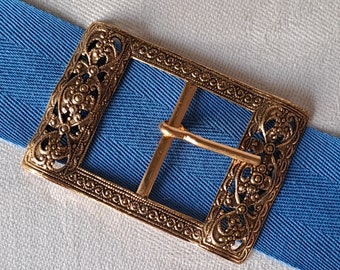 Thin Metal Belt Buckle. 1 Piece Buckle with Prong. Beautiful Embossed Open Work Pattern on Each Side. Brass/Golden Metal.