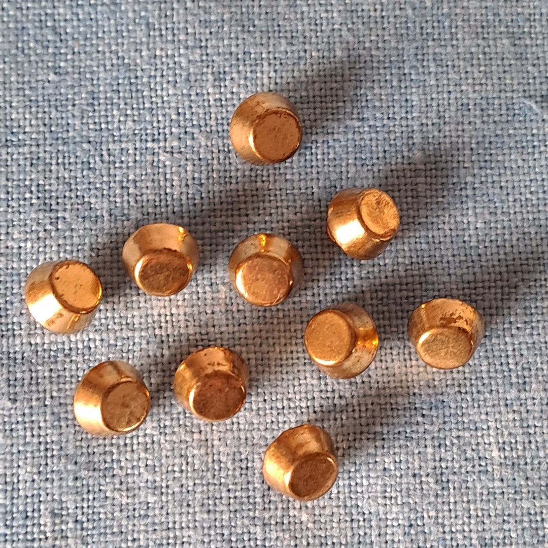10 Vintage Diminutive Buttons in Brass. One Piece Metal - Etsy