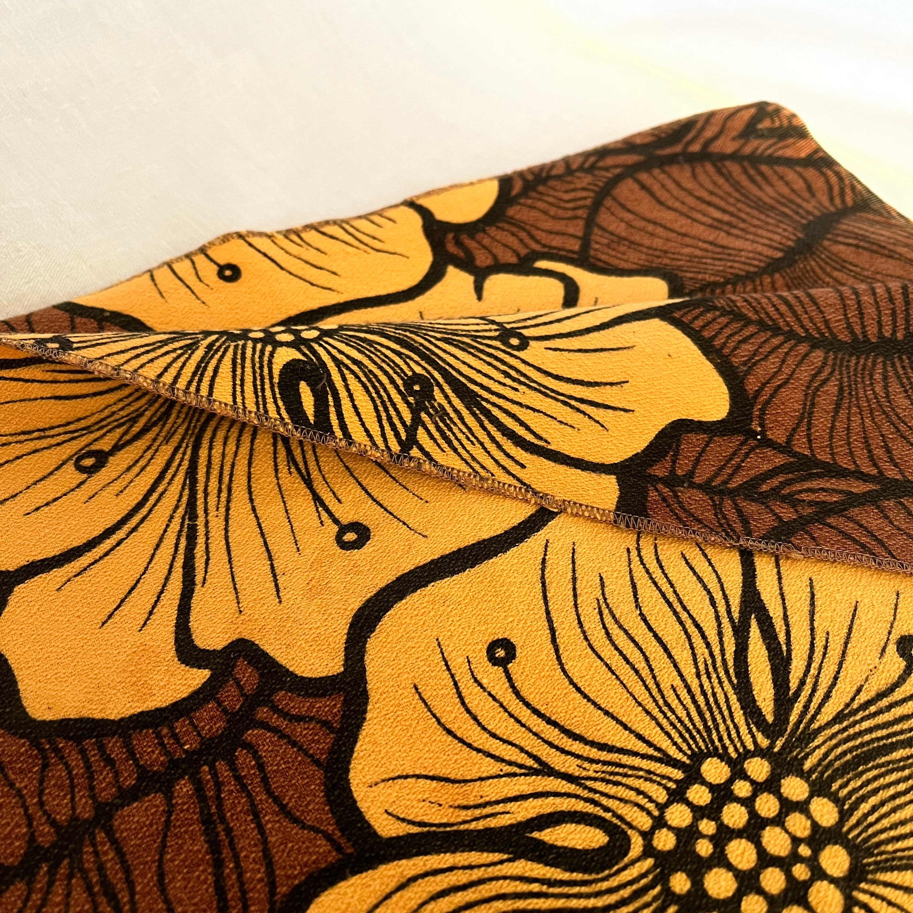 Tissu en coton vintage des années 1970 avec imprimé géométrique floral audacieux - poids moyen, opaque - France