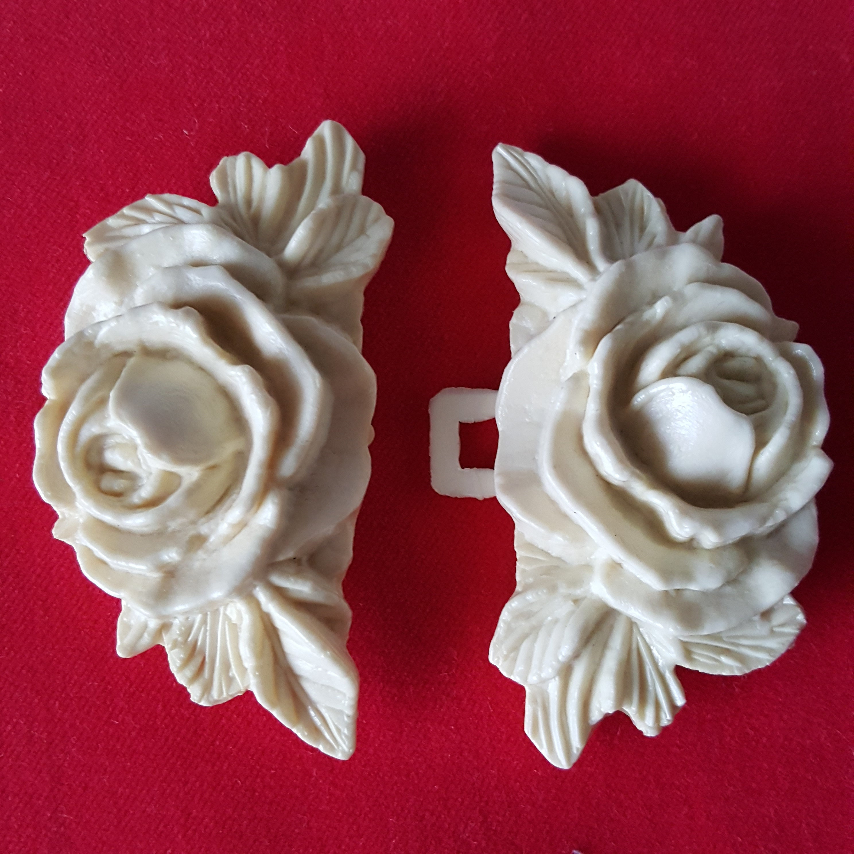 The 2 pieces have bars across for attaching to belt Vintage 2 piece plastic belt buckle with roses with hook and loop Probably 1950's.