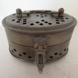 Vintage Small Brass Betel Leaf Nut Box Trinket Box Incense Box Jewellery Box Paan