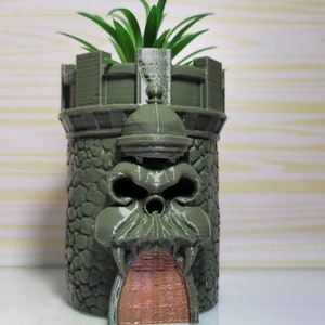 Grayskull planter