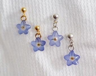 Forget Me Not Dangle Stud, Flower Resin Earring, Sterling Silver Stud, Floral Lover Gift, Kleine Stud Oorbellen, Cadeau voor haar