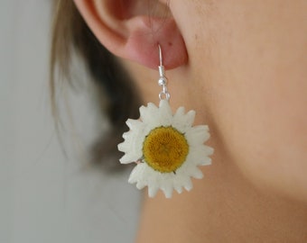 Gepresste Blume Ohrringe, Sterling Silber / vergoldeter Draht, Muttertagsgeschenk, echte Gänseblümchen Blume Ohrringe