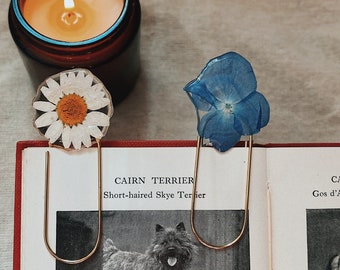 Flower Bookmark, Pressed Flower Resin Book mark, Daisy Book Accessories, Blue Hydrangea Household Item