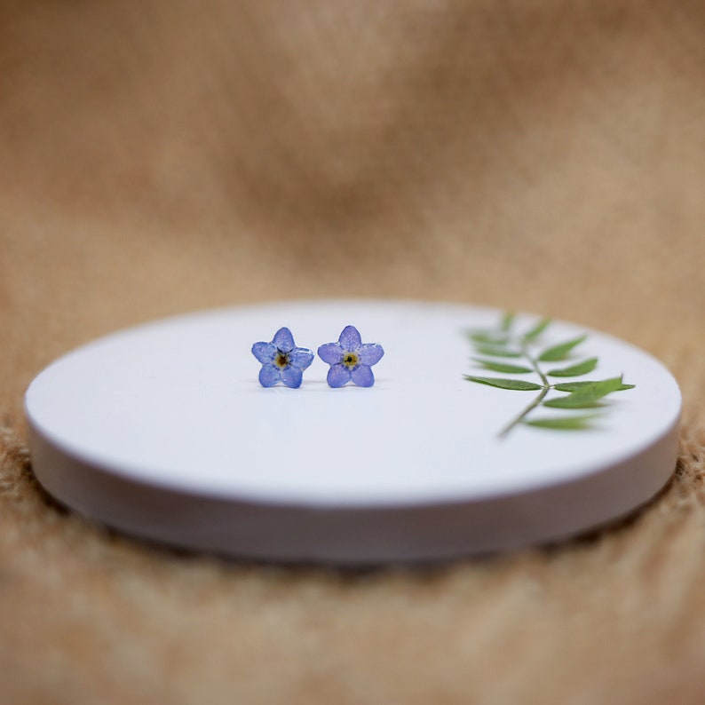 FORGET ME NOT Stud, Flower Resin Earring, Sterling Silver Stud, Floral Lover Gift, Forgetmenot Earrings, Small Stud Earrings, Gift for Her 