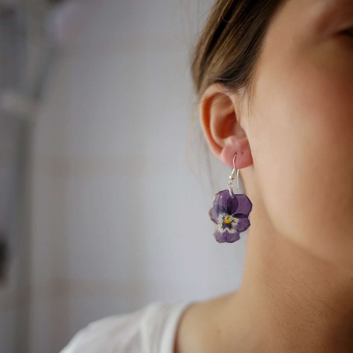 Stine a Windy Viola Whit Chains Earrings - Single main image 1