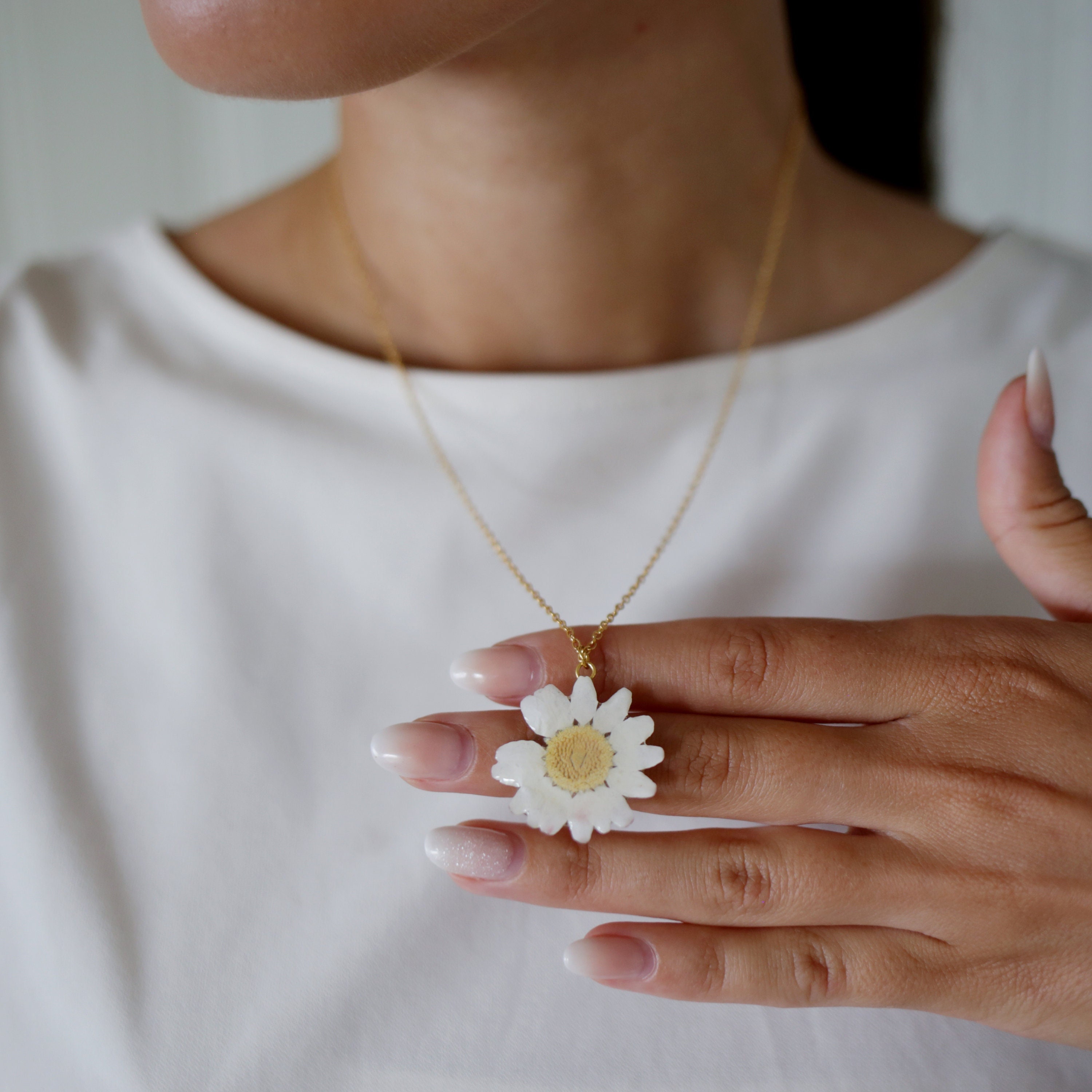 Collana fatta a mano in argento sterling con margherite: gioielli con fiori di nascita di aprile - Italia