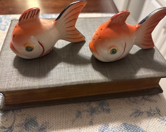 Orange fish salt and pepper shakers