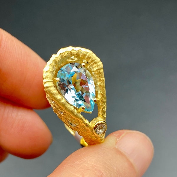 Natural blue topaz gold ring, East west textured hammered ring for women, Tall statement weaved ring