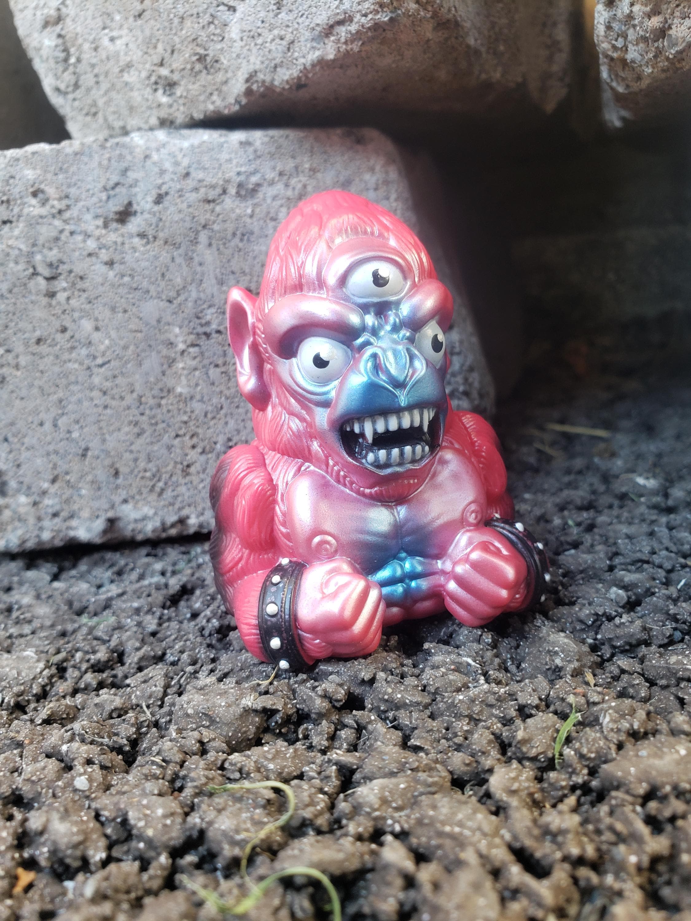 Giga Titan Finger Puppet