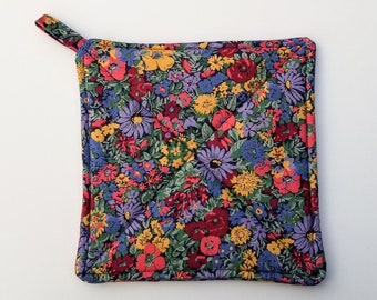 Fall Colours Hotpad Tan Kitchen Decor Beige Floral Potholder Hand Quilted Hotpad Thanksgiving Decor Neutral Flowered Potholder
