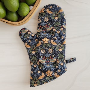 New! Handmade Strawberry Thief Oven Mitt, British Oven Mitt with Flowers, William Morris Oven Mitt, Arts and Crafts Mitt, Quilted Oven Mitt