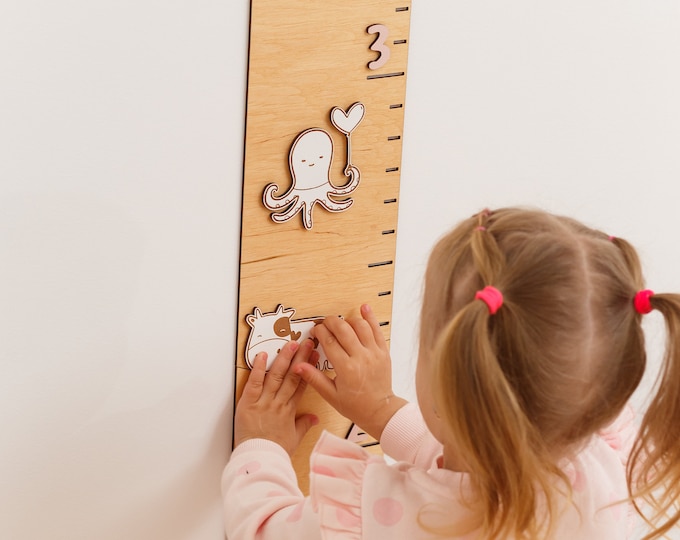 Courbe de croissance murale personnalisée, courbe des tailles en bois, décoration personnalisée pour chambre d'enfant, cadeau unique pour enfant, cadeau de 2e anniversaire pour garçon ou fille