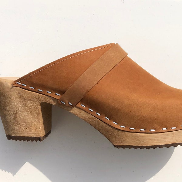 Schwedische Clogs aus braunem, geöltem Wildleder, halb getönte Sohle, Clogs, mit Holzsohle, hoher Absatz, Absatz, Clogs, Holzsohle, Mode, handgefertigt