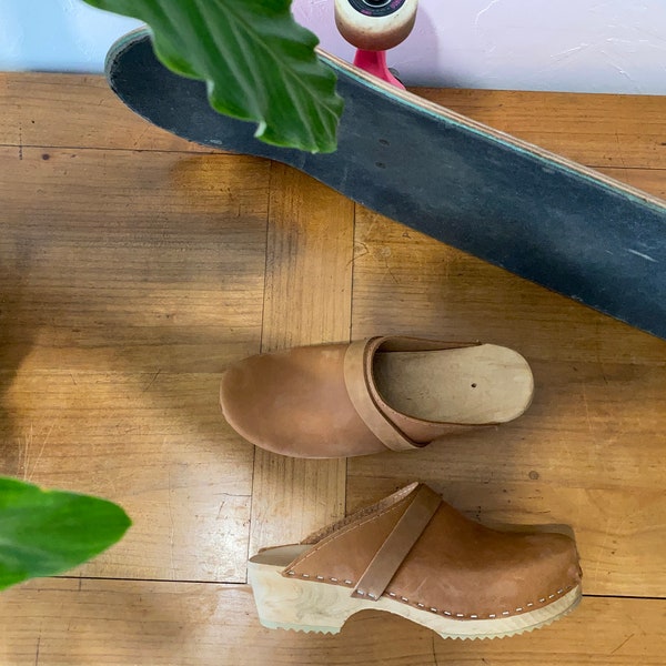 Swedish brown oiled clog with mid dark sole, chocolate, low heel, clogs, wooden sole, fashion, handmade, Swedish clog, low heel