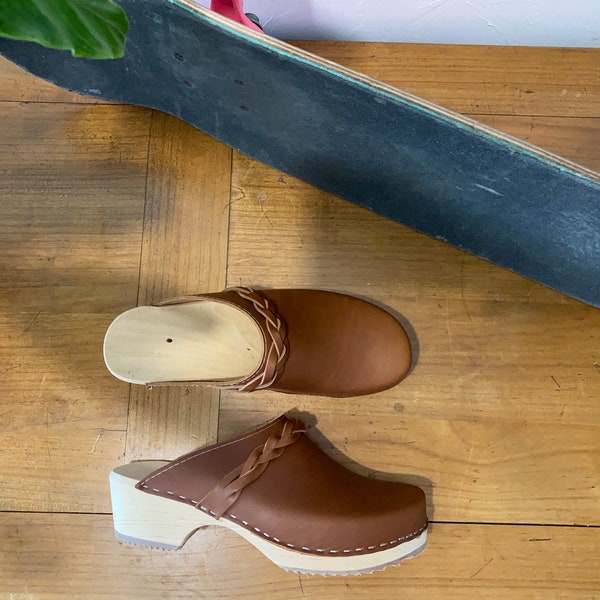 Swedish cinnamon leather clogs, chocolate, brown leather, wooden sole, low heel, clogs, wooden sole, fashion, handmade, low heel, women's clog