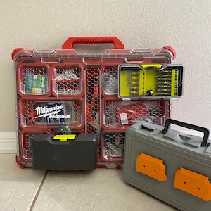 Milwaukee PackOut Universal Holder: Battery & Tool Mount
