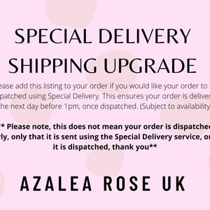 Puede incluir: Gr&aacute;fico rosa con el texto "SPECIAL DELIVERY SHIPPING UPGRADE" en negro. El texto explica el servicio de entrega especial y menciona Azalea Rose UK.