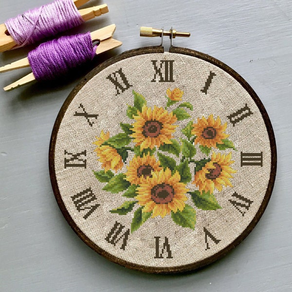 Tableau d'horloge fleurie au point de croix (modèle n° 1)