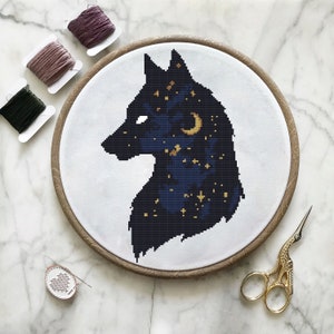 Wolf silhuette cross stitch pattern