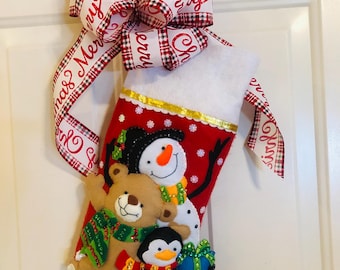Calcetín navideño artesanal para bebé o mascota: muñeco de nieve, oso y pingüino.