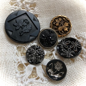 Antique Vintage Glass Lustre Floral Theme Buttons