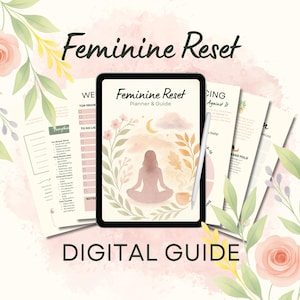 Puede incluir: Una guía digital titulada "Feminine Reset" con un diseño de acuarela. La portada presenta una figura meditando, flores y una luna. Las páginas adjuntas incluyen listas de verificación y consejos. Las palabras "DIGITAL GUIDE" están en la parte inferior.