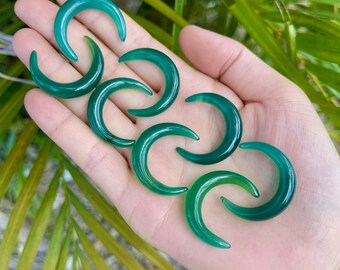Green Onyx Crescent Moon Pendant: DIY Jewelry Supplies, 30mm