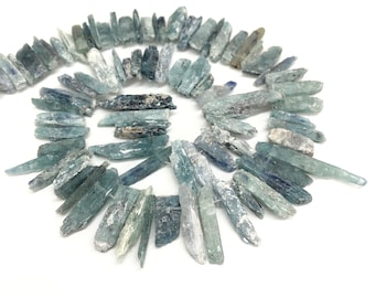 Contas de cianita azul bruta: pontas de cristal de quartzo, perfuradas na parte superior