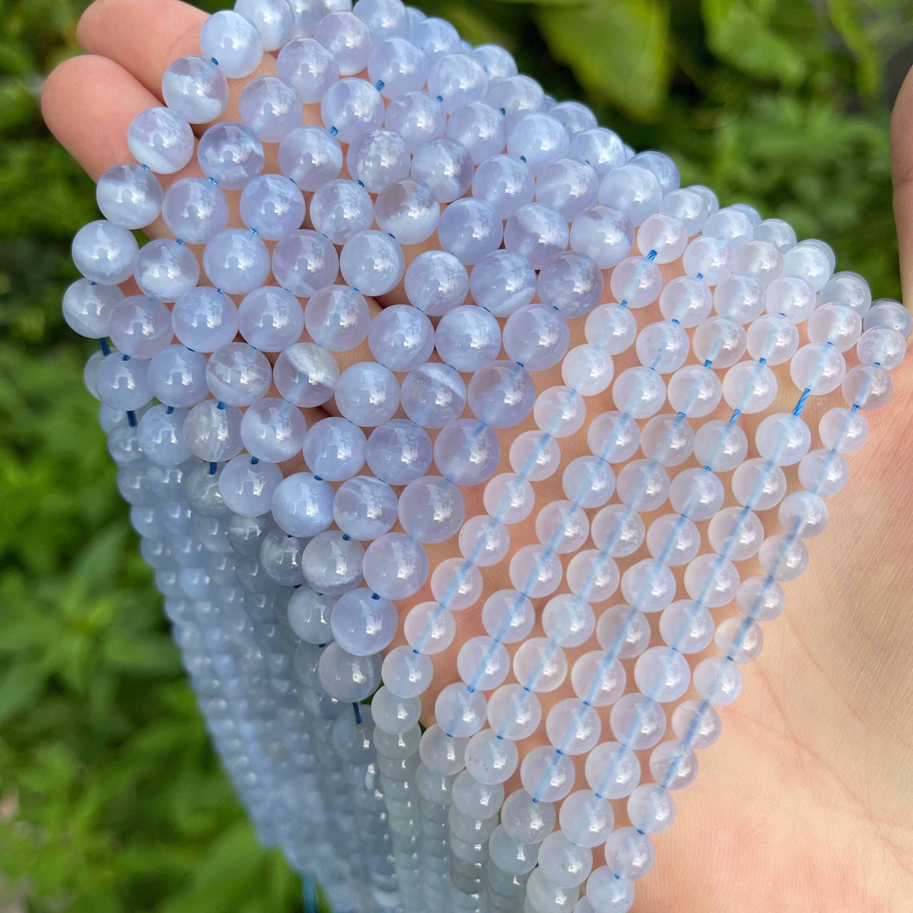 Collana con pietre preziose avvolte in filo arcobaleno
