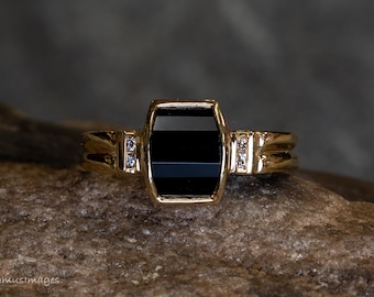 14k Yellow Gold Onyx and Diamond Ring