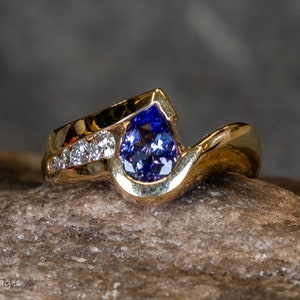 14k Yellow Gold Tanzanite and Diamond Ring
