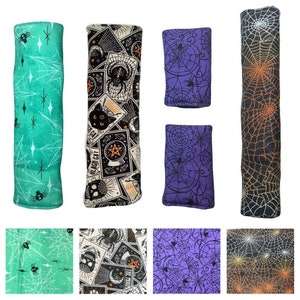 Funda para cinturón de seguridad de coche con diseño de araña, telaraña morada, verde azulado, dorado y negro, carta del tarot, algodón acolchado suave, cojín para cinturón de seguridad de hombro, almohadilla para correa de cuello