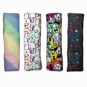 Funda de cinturón de seguridad arcoíris, almohadilla a presión para correa de asiento de coche, diseño de calavera de azúcar pastel, perro, gato, rosa, azul y morado, algodón acolchado suave, protección para hombros y cuello.