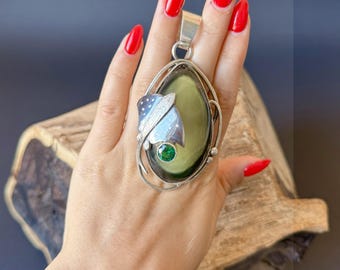 Green Baltic Amber Pendant – Handmade Artistic Silver Setting, Unique Gemstone Jewelry