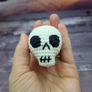 Pattern for beginner crochet skull, PDF in English, Photo tutorial
