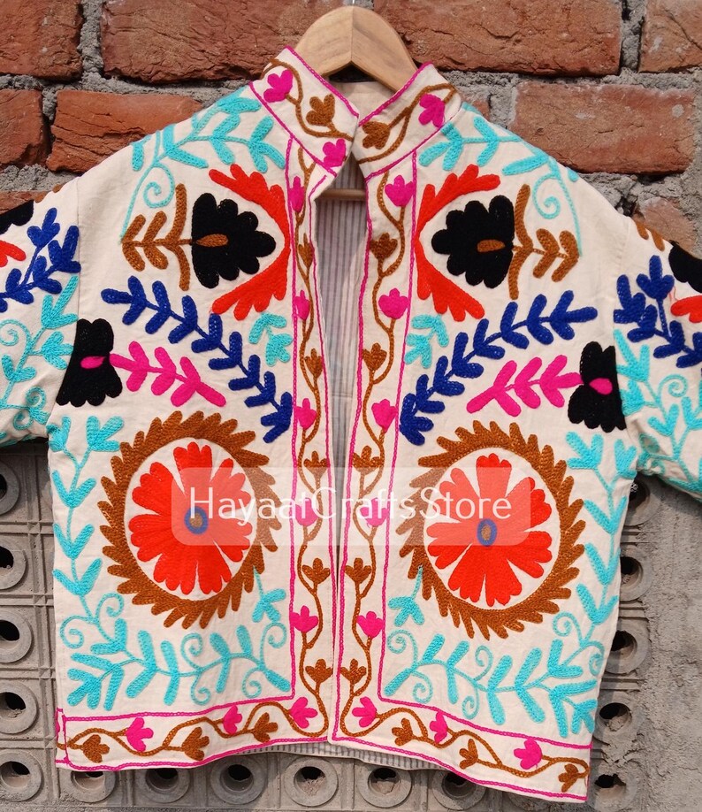 Vest Ethnique Femme
Suzani Jacket
Suzani
Embroidery Jacket
Jacket
Vintage Jacket
Woven Jacket Japanese
Womens Colorful Jacket
Embroidered Cardigan Women
Embroidered Bomber Jacket
Coats and Jackets
Suzani Bomber Jacket
Handmade Suzani
Guatemalan Blaze