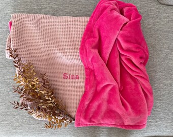 Couverture bébé avec polaire câline rose et piqué gaufré vieux rose / cadeau de naissance / couverture câline / personnalisable (broderie)