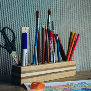 wooden stationery organizer holder for pencils/felt-tip pen box made of oak wood