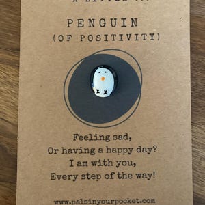 Pingüino de bolsillo. Piedra para la preocupación. Abrazo. Ayuda contra la ansiedad, mascota positiva, inquietante, comodidad, alivio del estrés, TDAH, piedra lisa pintada a mano