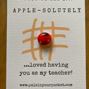 Presente para professor. Fim de semestre. Agradecimento ao professor. Pequeno presente. Agradecimento. Obrigado. Maçã. Pingente de fruta. Lembrança. Escola. Sala de aula.