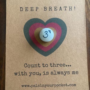 Détendez-vous. Examens de stress et de pression au galet. Méditation, respiration consciente. Cadeaux personnalisés.